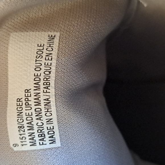 Women size 9 Maurices wedge booties.  Gray. - Picture 5 of 7